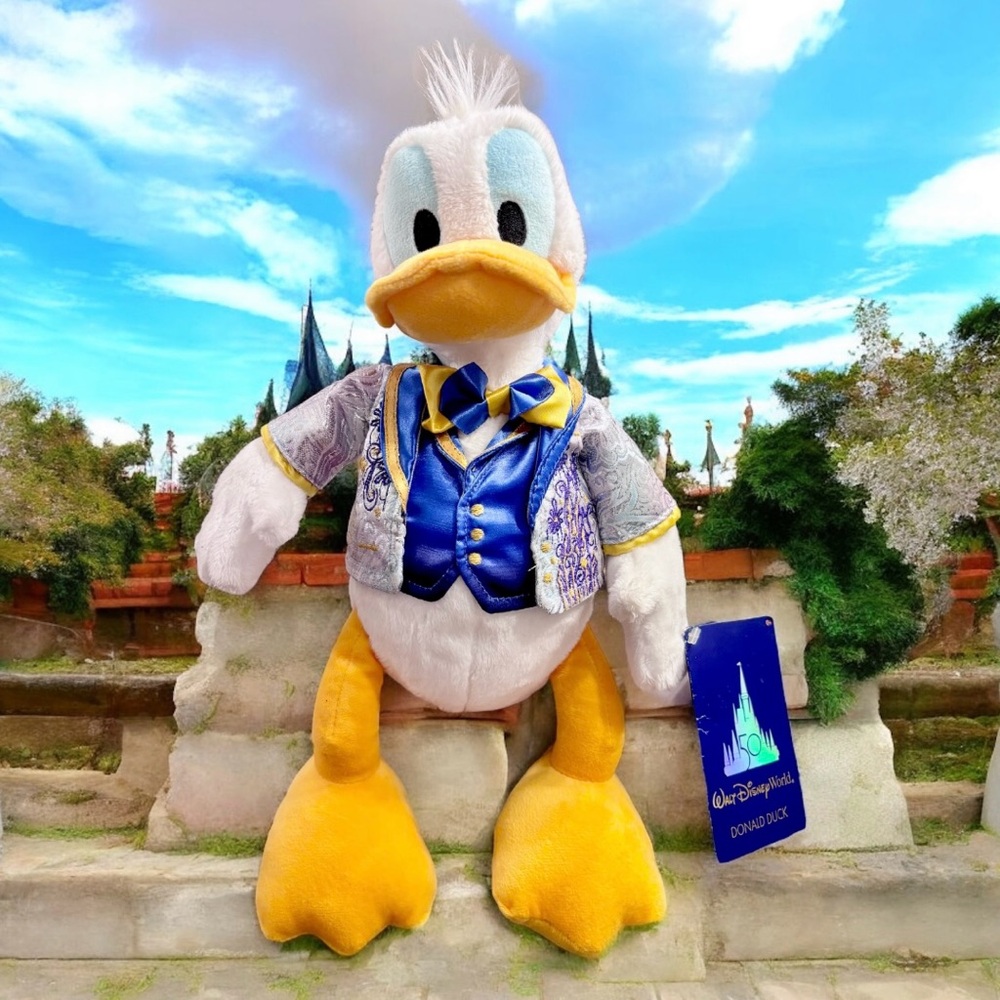 Limited Edition Walt Disney World Donald Duck 50th Anniversary Plush NWT